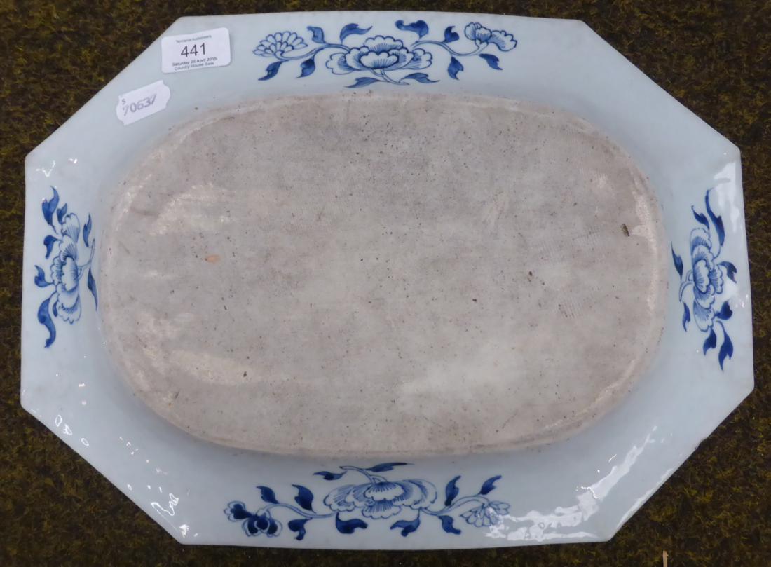 A Chinese porcelain meat platter, Quianlong, of canted rectangular form, painted underglaze blue - Image 3 of 5