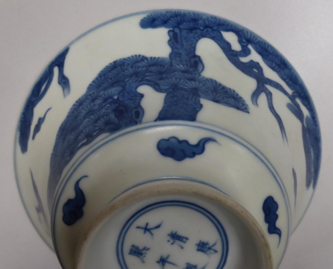 A Chinese porcelain bowl, decorated with four cranes flying amidst clouds and pine trees, bears - Image 6 of 7