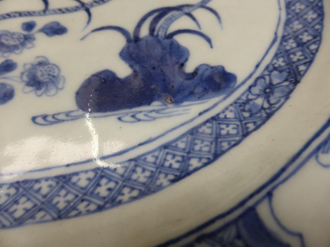 A Chinese porcelain meat platter, Quianlong, of canted rectangular form, painted underglaze blue - Image 5 of 5