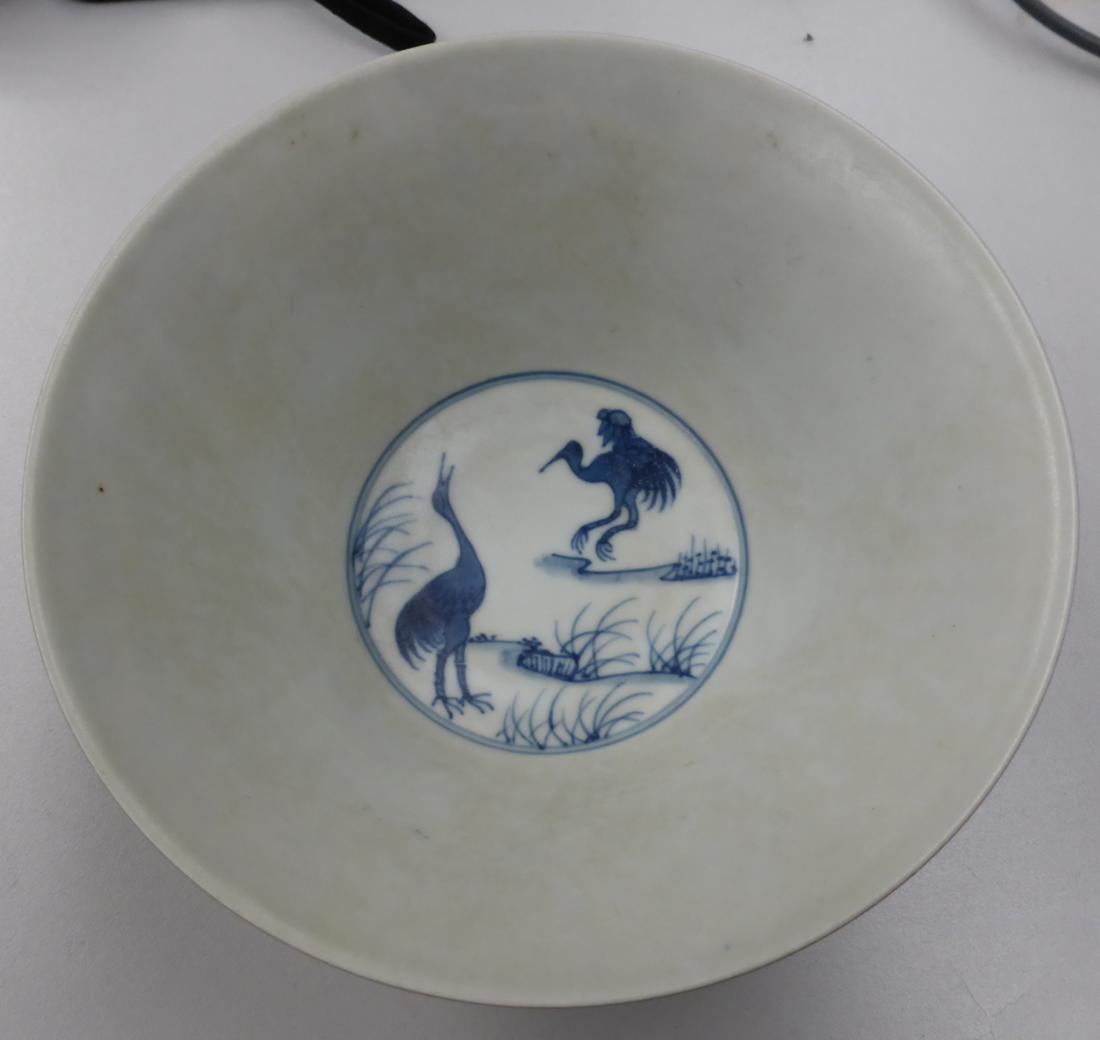 A Chinese porcelain bowl, decorated with four cranes flying amidst clouds and pine trees, bears - Image 3 of 7