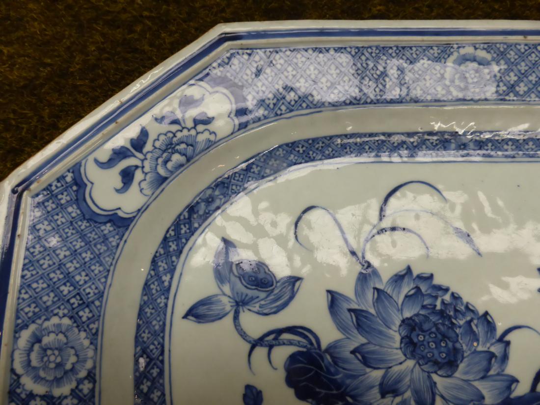 A Chinese porcelain meat platter, Quianlong, of canted rectangular form, painted underglaze blue - Image 2 of 5