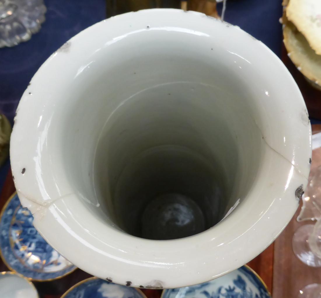 Five 18th century blue and white saucers, an 18th century tea bowl and an 18th century Chinese - Image 11 of 14