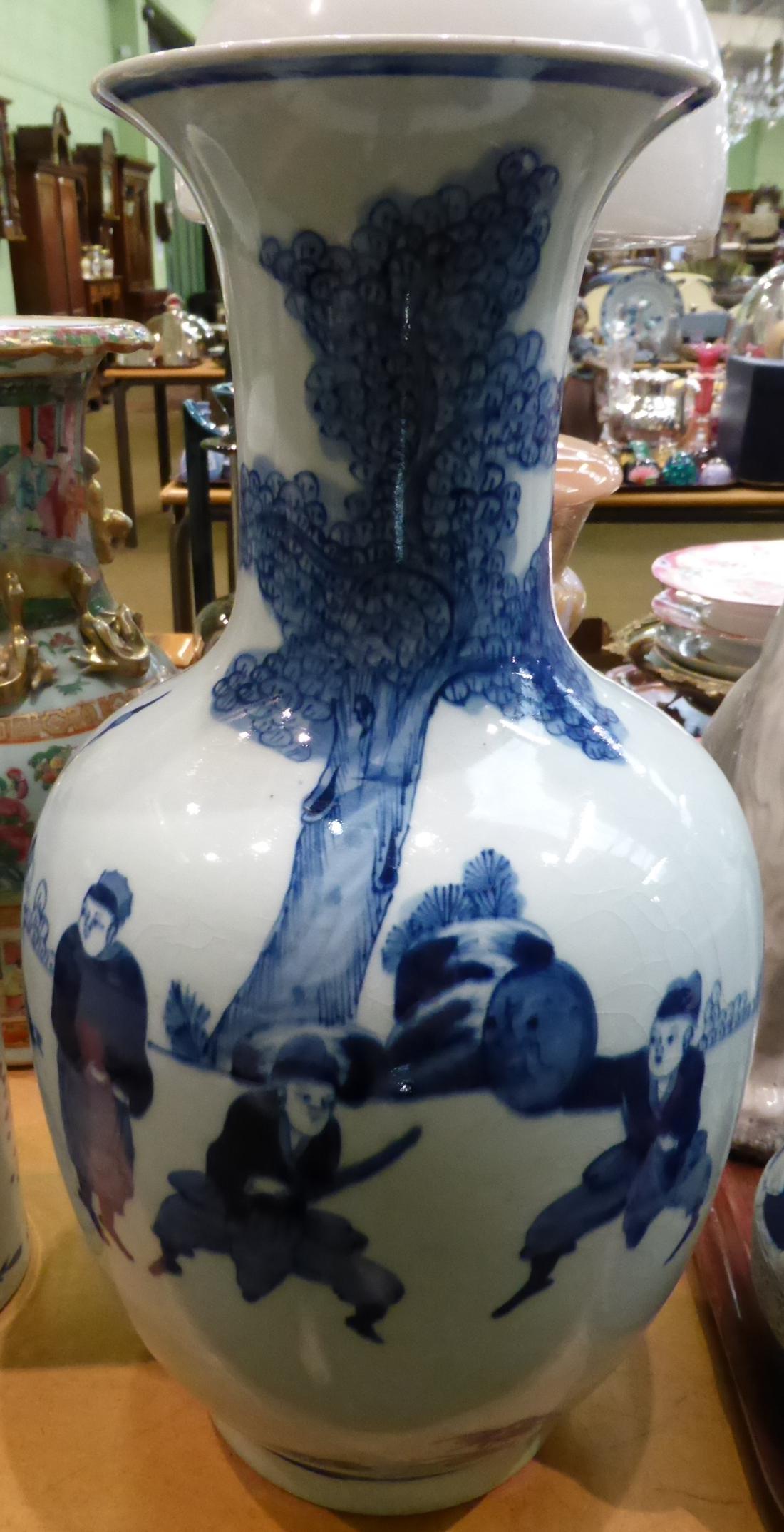 A 19th century Chinese blue and white bulbous vase - Image 3 of 6