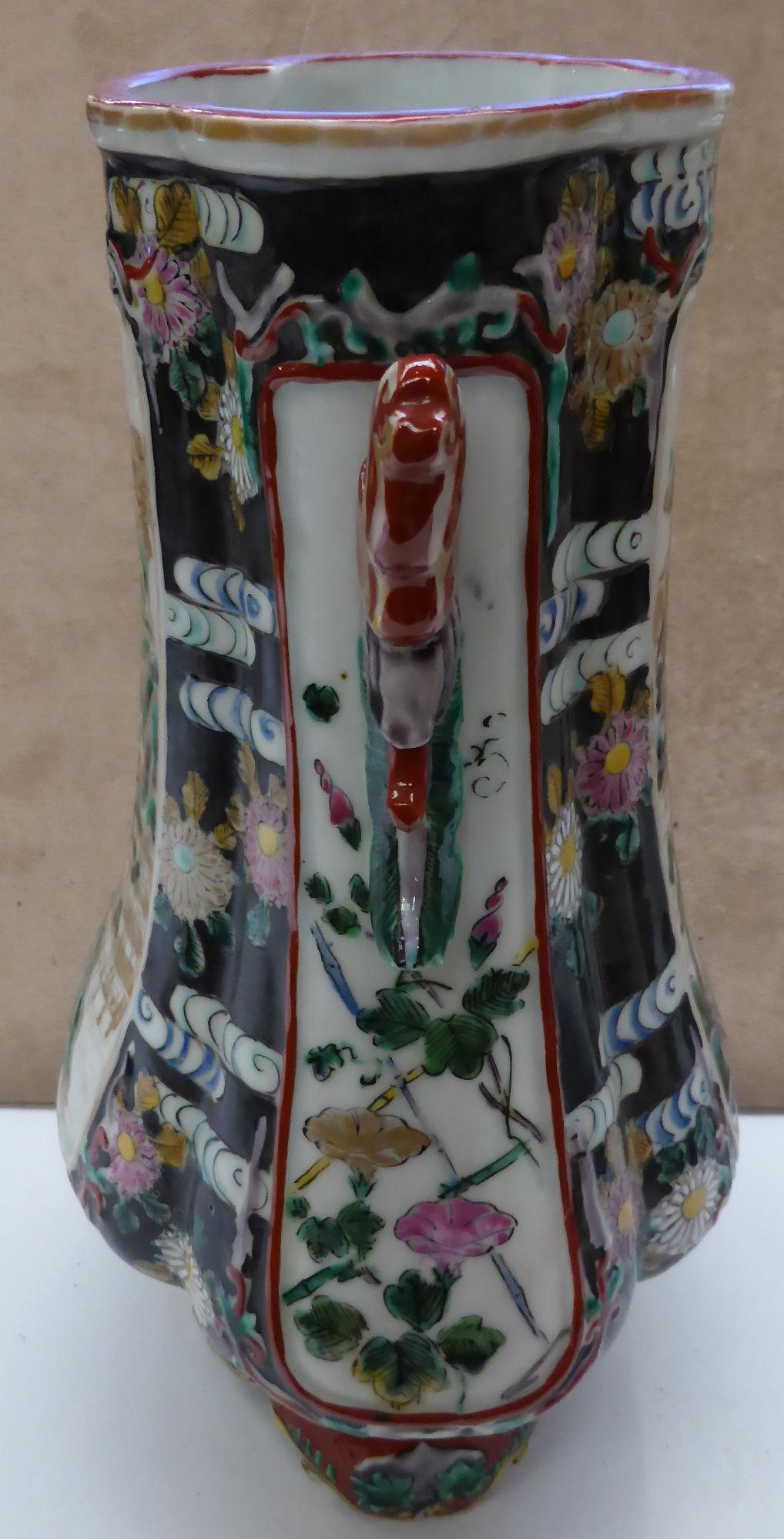 A Chinese famille vert/noir vase on wood stand - Image 5 of 7