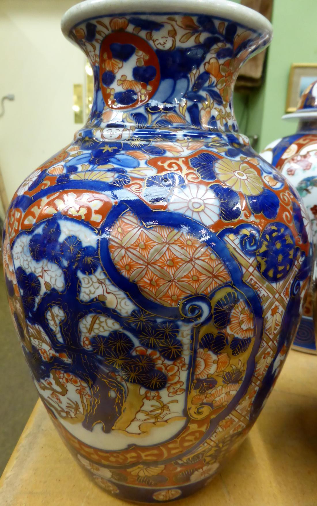 A near pair of Chinese 19th century Imari pattern vases - Image 3 of 9