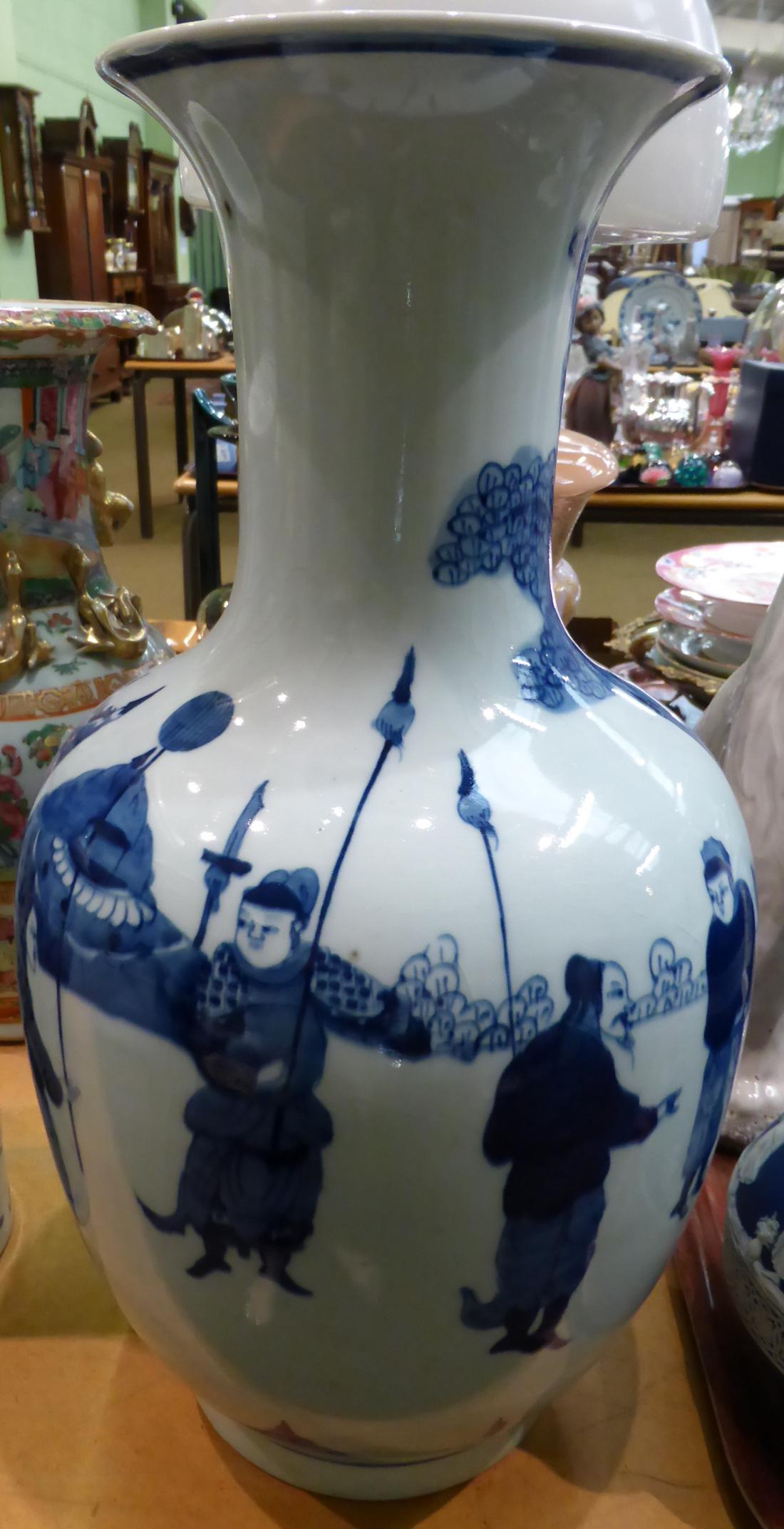 A 19th century Chinese blue and white bulbous vase - Image 2 of 6