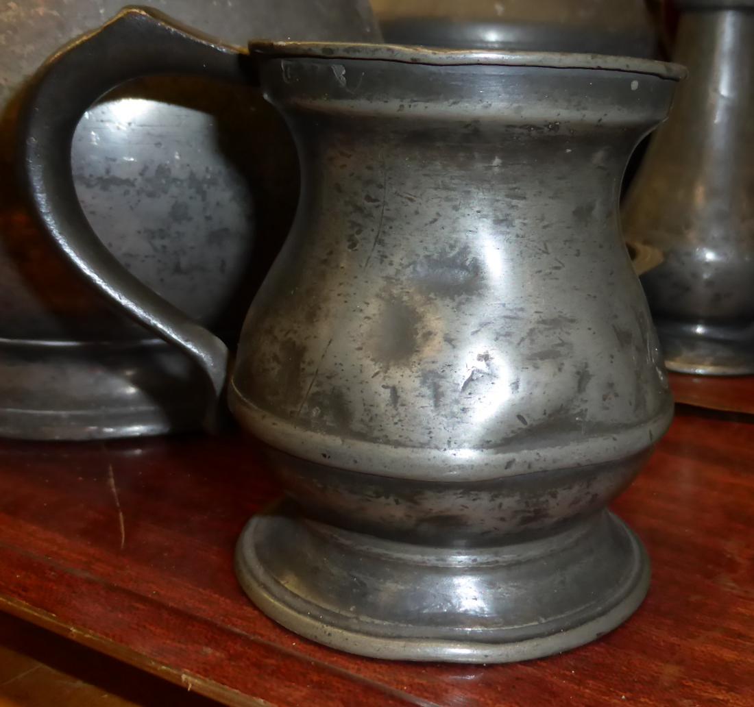 Quantity of assorted 18th and 19th century pewter including meat dishes and plates, ladles, - Image 4 of 6