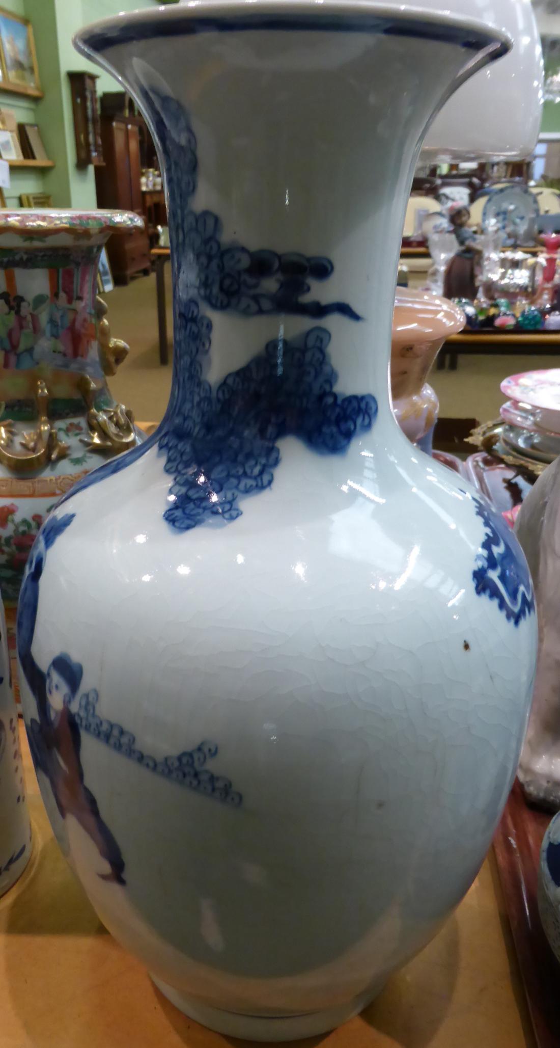 A 19th century Chinese blue and white bulbous vase - Image 4 of 6