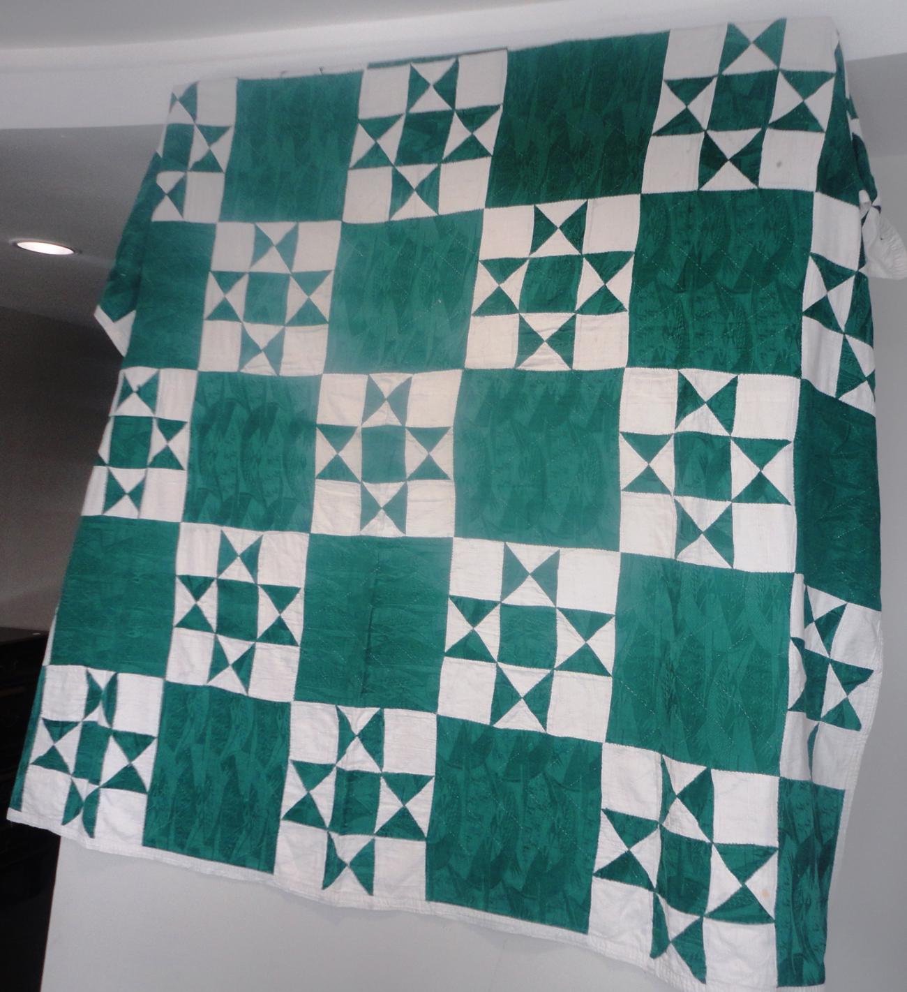 Late 19th Century Green and White Patchwork Quilt in star pattern, with white reverse, 200cm by - Image 2 of 4