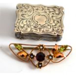 Early 19th century silver vinaigrette and a late Victorian gem set brooch (2)