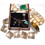 Quantity of assorted jewellery, including an opal necklace, an amethyst and seed pearl necklace, a