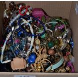 A quantity of costume jewellery