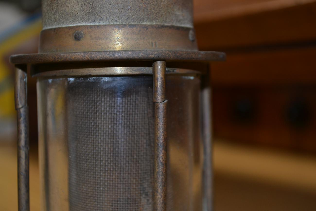 Miners Lamp unmarked with brass base stamped '790' and steel top 9'', 23cm - Image 3 of 5