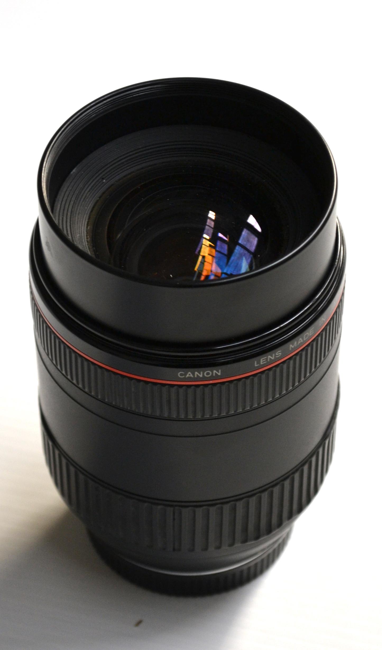 Canon EF f2.8, 28-80mm L Ultrasonic Lens no. 21370, in soft case