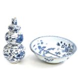 Chinese triple gourd vase with blue and white decoration, 25cm high and blue and white pottery