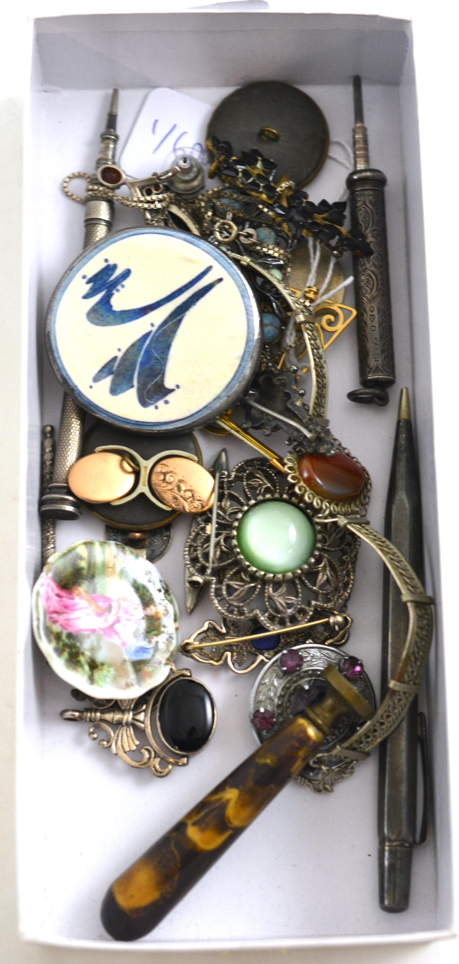 Silver pens, a hardstone brooch, a 9ct gold brooch and assorted jewellery