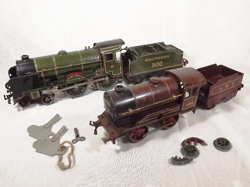 Model railways - a Hornby tin-plate cloc - Image 3 of 4