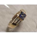 A lady's 9ct gold ring set with diamond