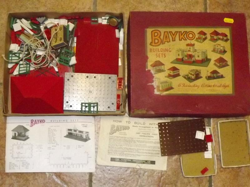 A Bayko building set, outfit No 1, boxed