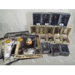 Sixteen Lord of The Rings chess pieces b