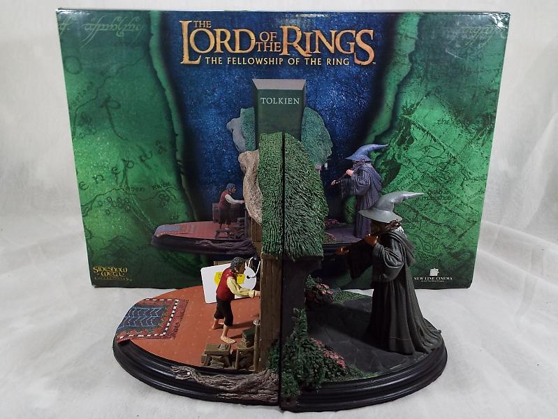 A Sideshow Weta Lord of The Rings pair o