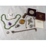 A mixed lot of costume jewelry, a Festiv