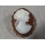 A lady's cameo brooch with hallmarked 9 carat gold mounts - Est £30 - £50