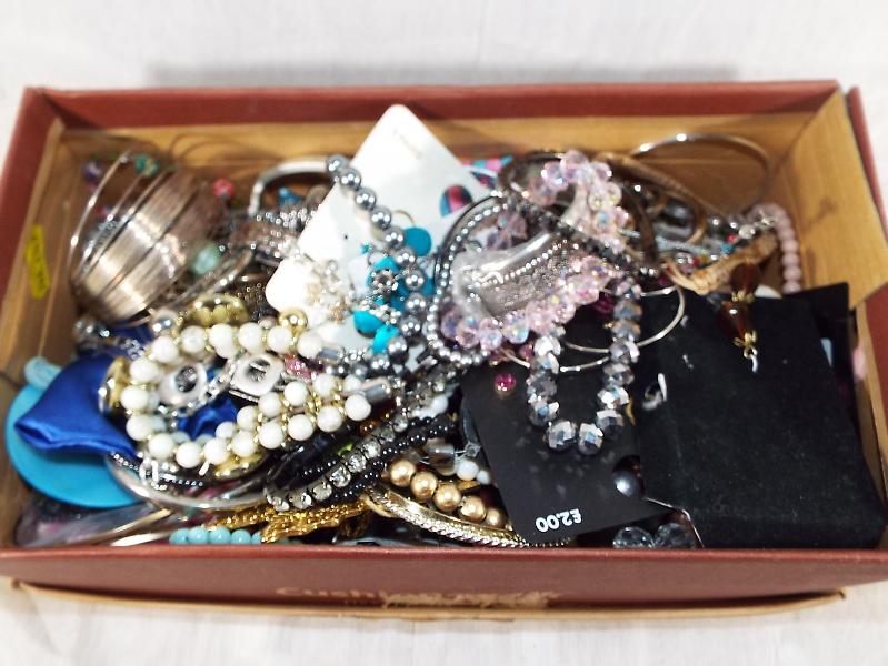 A good mixed lot of modern costume jewellery