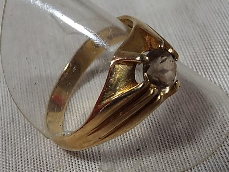 A gentleman's hallmarked 9 carat gold signet ring set with single stone, approx weight 4.02 gm, - Image 2 of 2