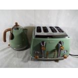 Ex-Display - A Delonghi Vintage Icona 4 slice toaster with matching kettle in sage green