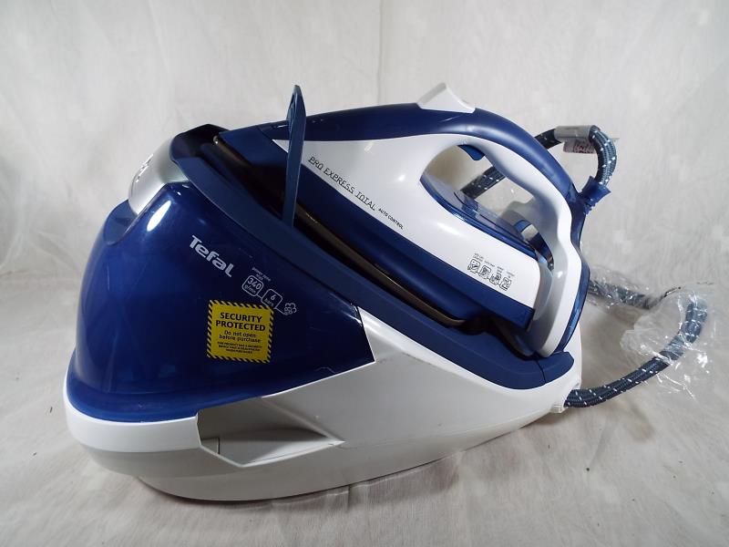 Ex-Display - a Tefal Pro Express Total steam station, blue and white Est £50 - £80