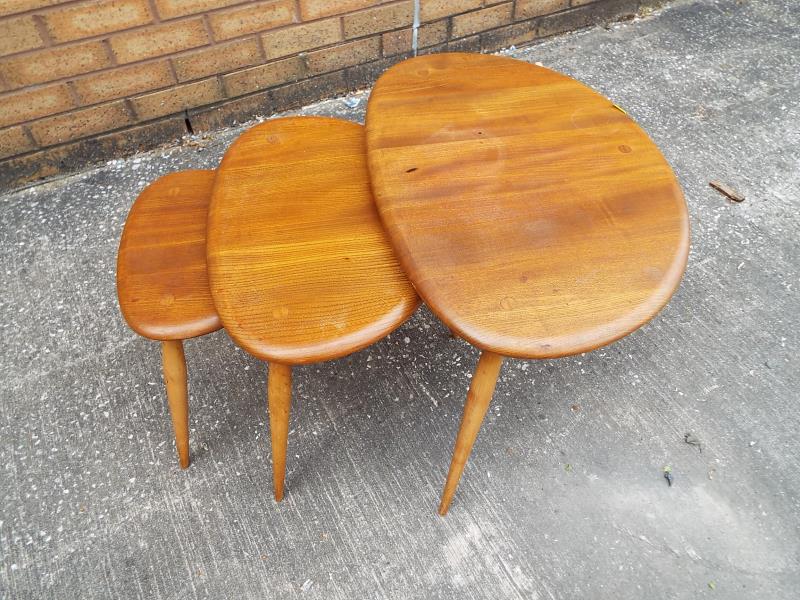 An Ercol nest of three tables in elm and beech designed by Lucian R Erolani - Est £80 - £120