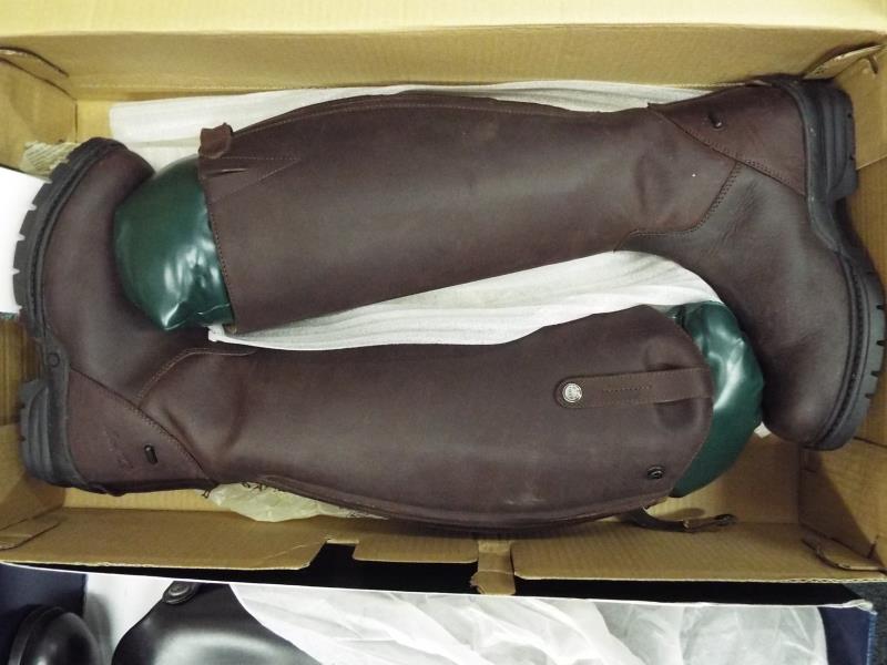 Four pairs of lady's boots to include leather riding boots, Mark Todd and other, UK sizes 6 - 7, - Image 3 of 4