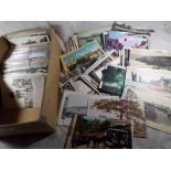 Approx 400 foreign postcards including animated, street scenes, mainly earlier period with interest