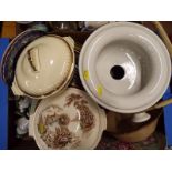 A good mixed of lot ceramics