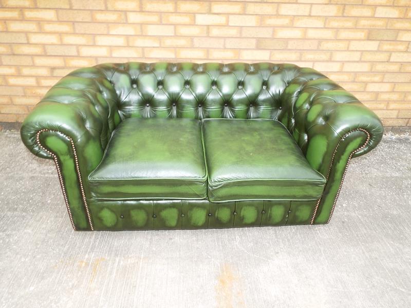 A green leather Chesterfield two seater sofa 70cm x 150cm x 85cm