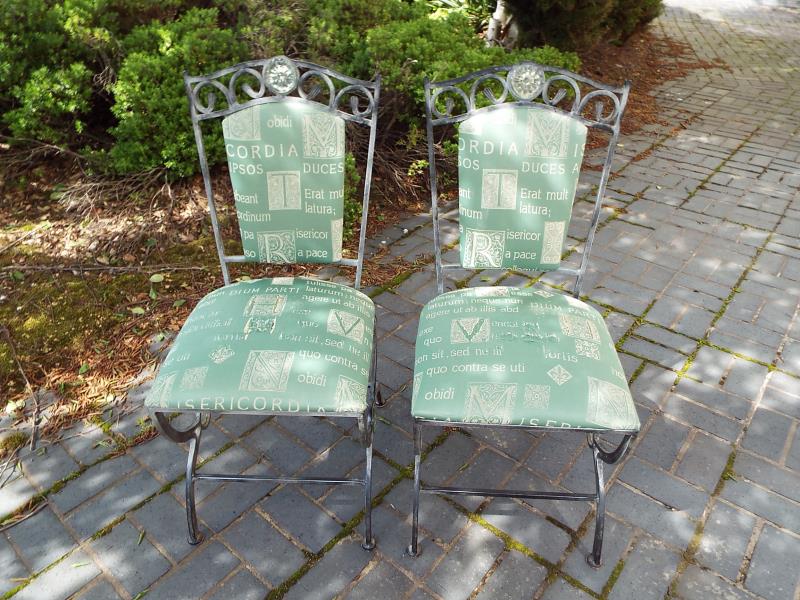 A pair of contemporary wrought iron kitchen chairs, with upholstered back and seats (2)