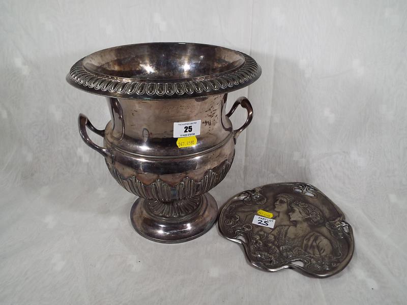 A Walker & Hall silver plated twin handled champagne / ice bucket, 25.5cm (h) and a plated tray