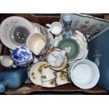 A mixed lot of ceramics