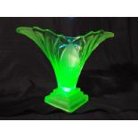 A Walther & Sohne Art Deco uranium green glass Greta vase, 23.3cm (h) - Est £30 - £40