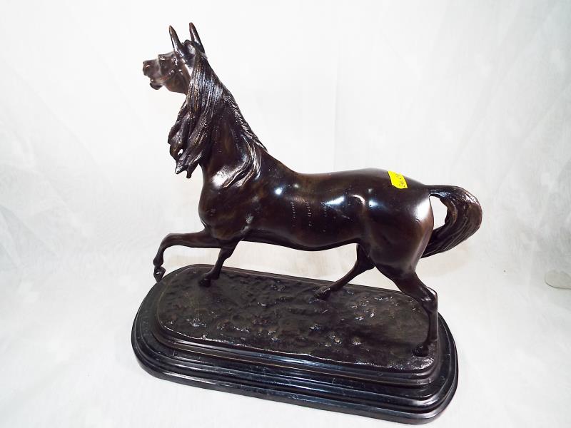 A hot cast bronze depicting a horse, mounted on an Italian marble plinth, signed (unclear), 30cm - Image 2 of 4