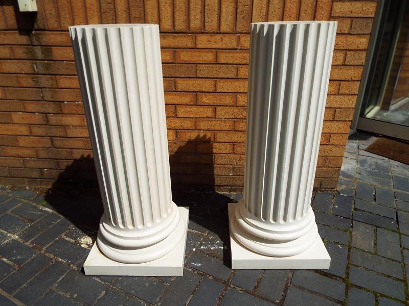 Two reeded columns 100.5 cm (h) x 30.5 cm (d) - 2