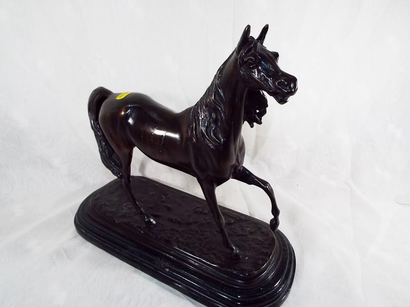 A hot cast bronze depicting a horse, mounted on an Italian marble plinth, signed (unclear), 30cm - Image 3 of 4