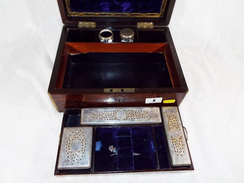 A mahogany cased vanity set with wooden partitions and glass trinket dishes with plated lid - Est - Image 3 of 3