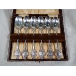 A George V cased set of six silver hallmarked teaspoons, London assay 1934,