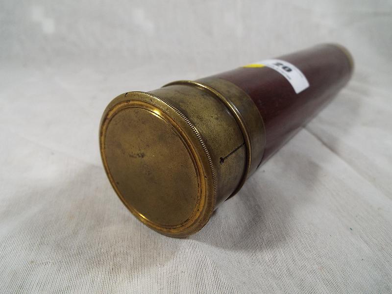 A late 19th / early 20th century brass and mahogany telescope, - Image 5 of 7
