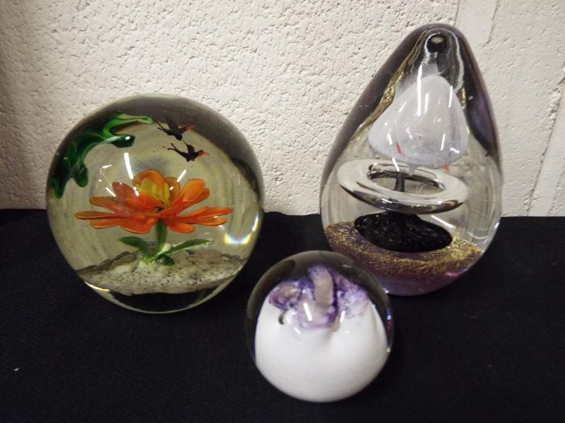 Three good quality glass paperweights to include Ciic and other (3)