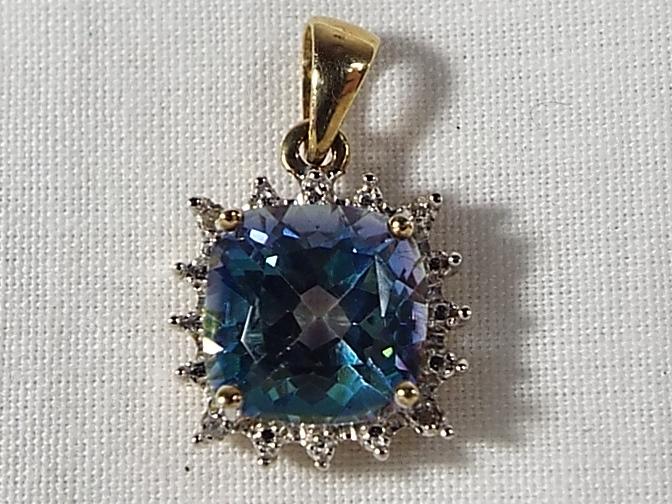 A 9ct gold pendant set with topaz diamond, approx weight 1.