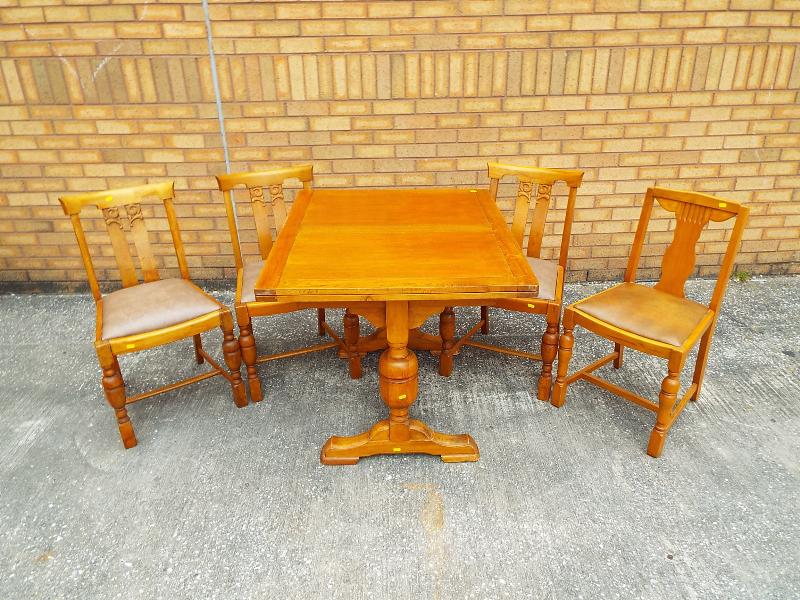 An Oak extending table 74cm x 99cm x 84cm extending to 166cm with four dining chairs (qty) - Image 2 of 2