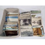 A collection in excess of 500 early 20th century UK and World topographical postcards - Est £40 -